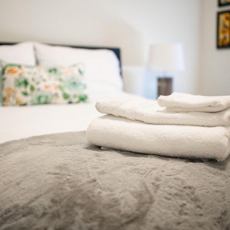 Spacious 3 Bedroom Apartment In Heart Of Niagara Thorold Eksteriør bilde