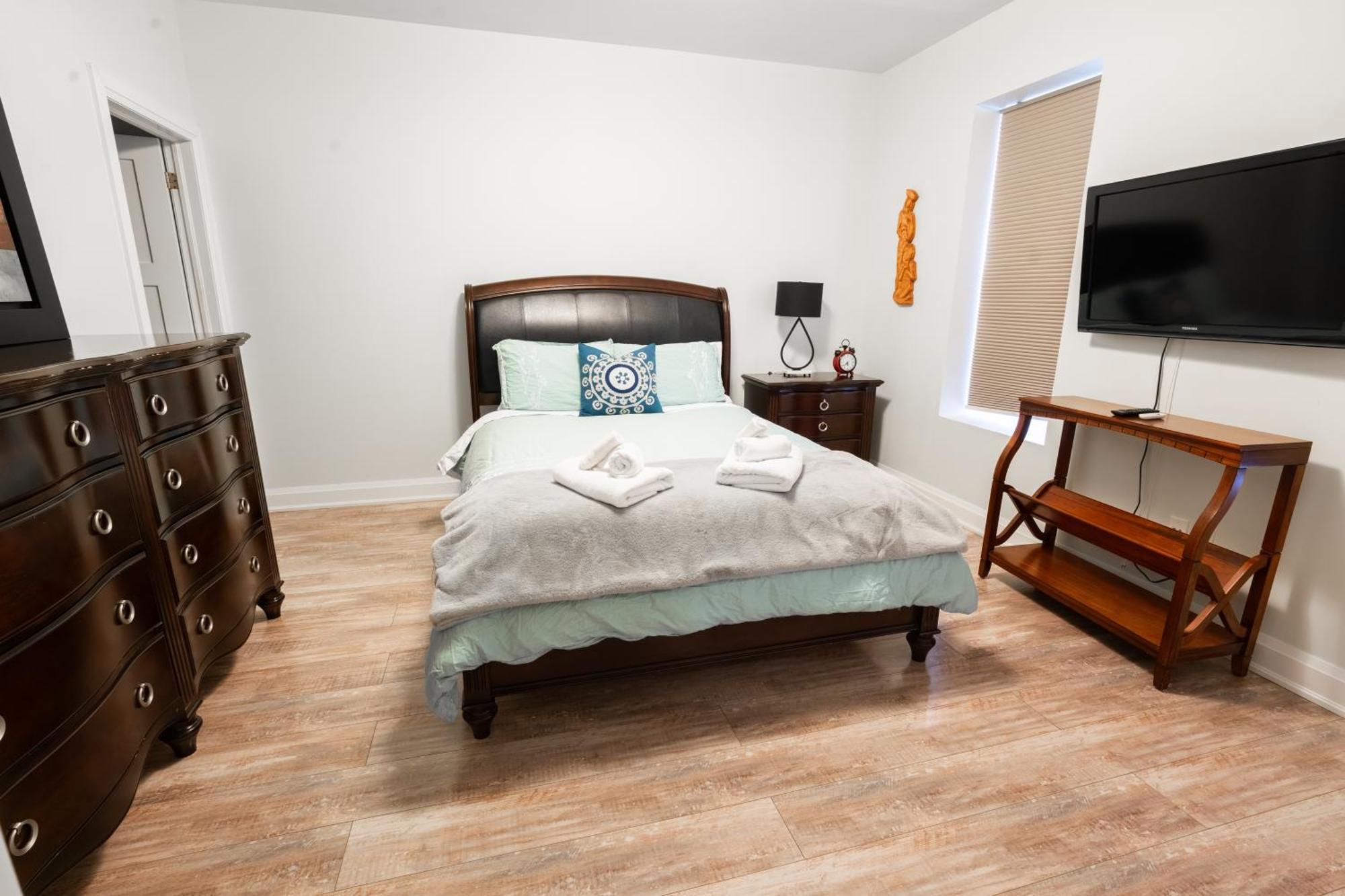 Spacious 3 Bedroom Apartment In Heart Of Niagara Thorold Eksteriør bilde