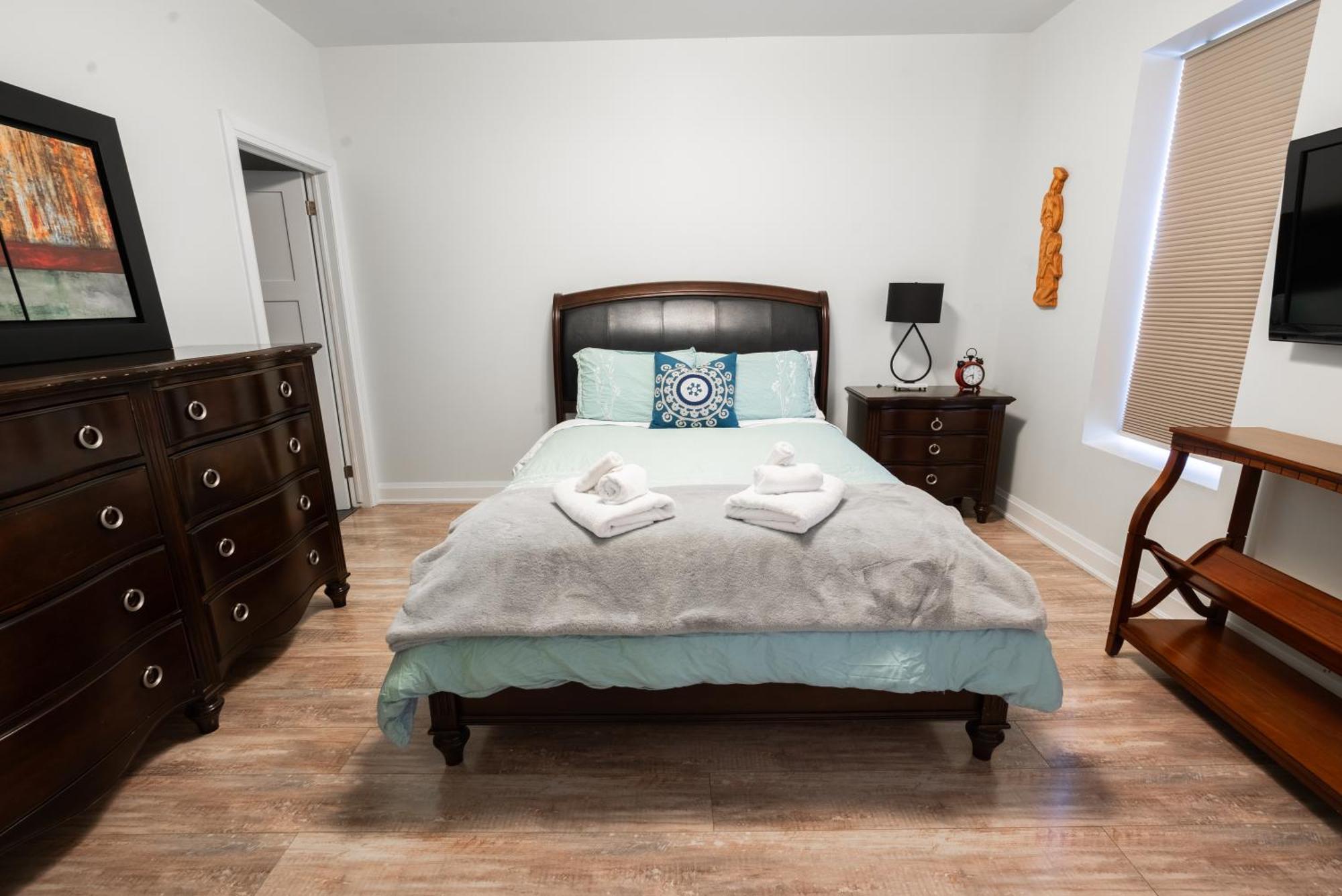 Spacious 3 Bedroom Apartment In Heart Of Niagara Thorold Eksteriør bilde